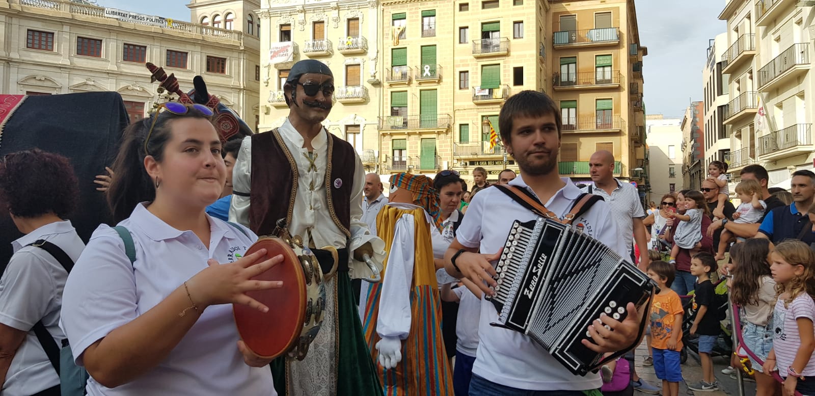 Andoitz dentro de su gigante Patakon.