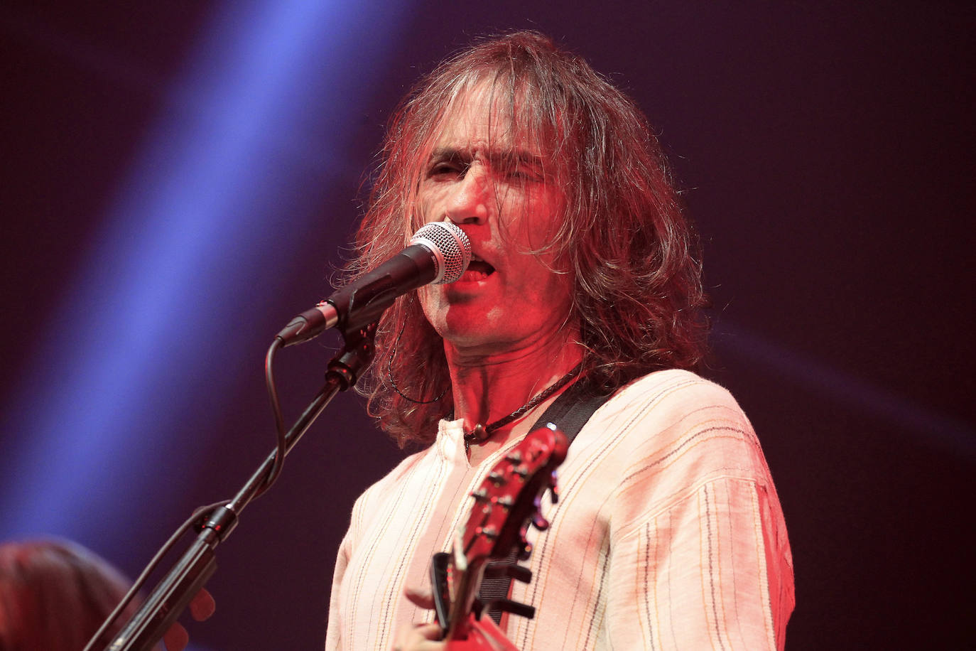 Robe Iniesta se desmarca de Extremoduro con un álbum conceptual de un solo tema