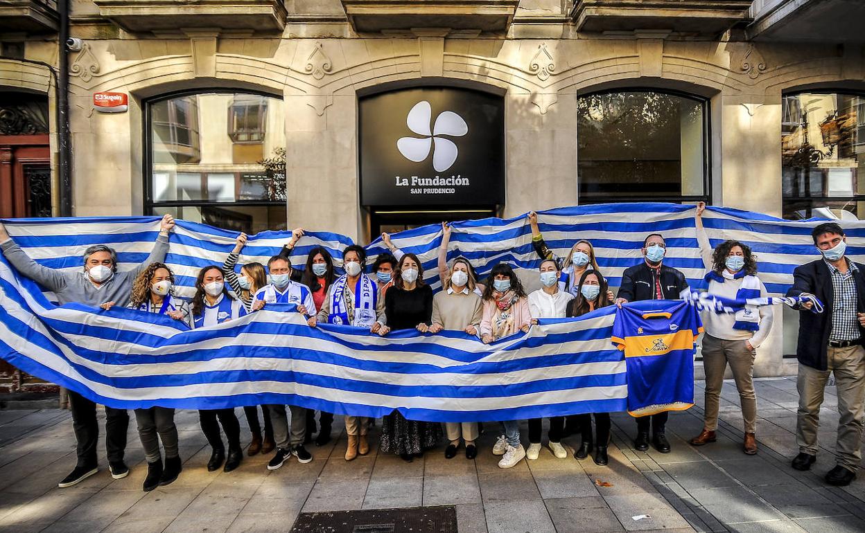 El apoyo al Alavés de La Fundación San Prudencio: «Juntos somos más fuertes. ¡Goazen glorioso!»