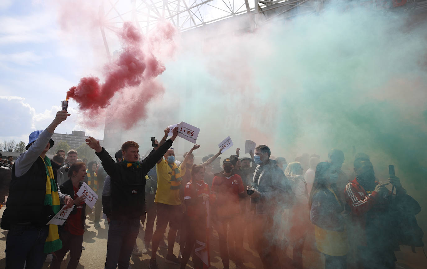 El encuentro podía ser decisivo, porque si el Liverpool gana en casa de su gran rival histórico, el Manchester City sería matemáticamente campeón de Inglaterra.