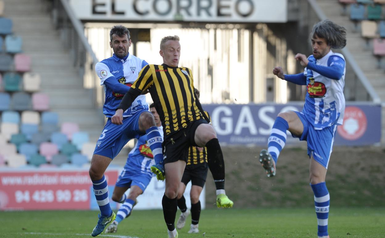 Imagen del partido de ida entre el Barakaldo y el Ejea 