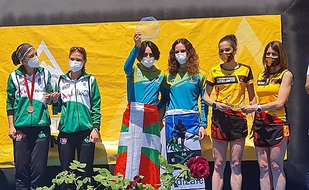 Podio por equipos de categoría femenina.