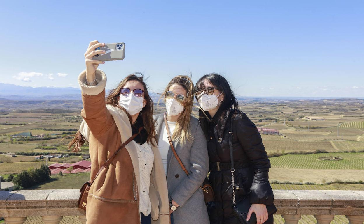 Álava se lanza a la caza de visitantes en nueve capitales españolas