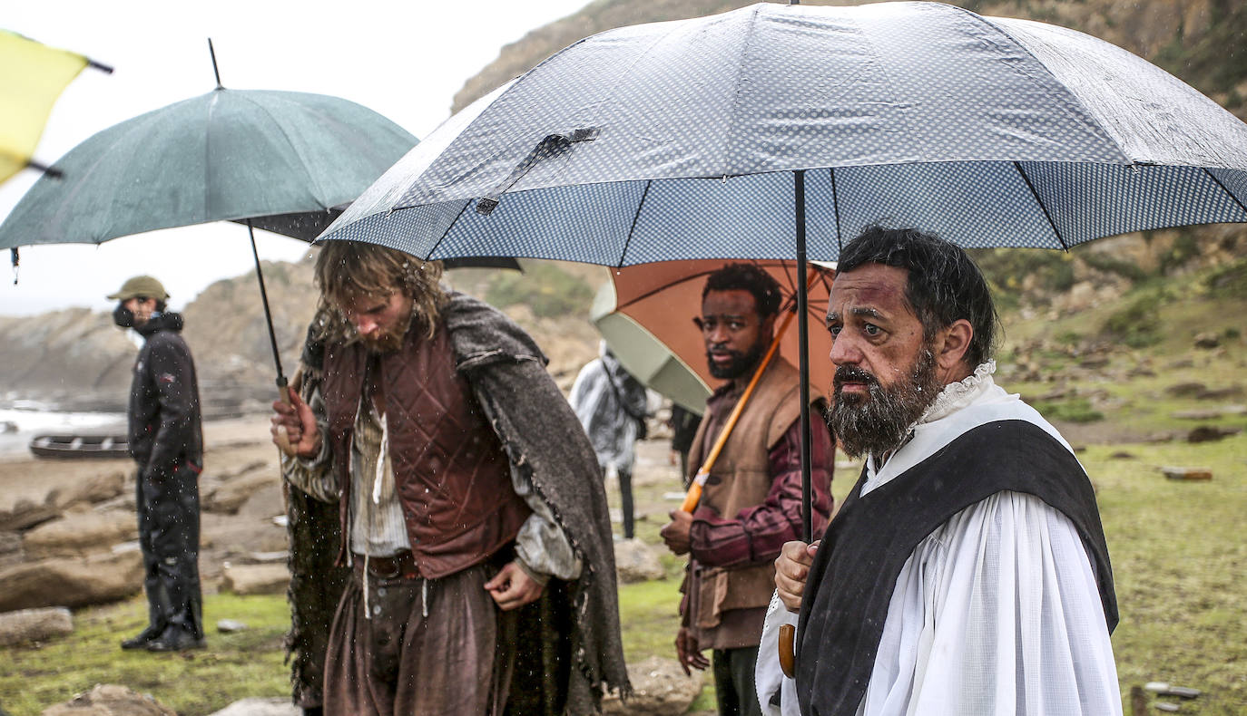 Fotos: Rodaje de Elcano en la playa de Azkorri, en imágenes