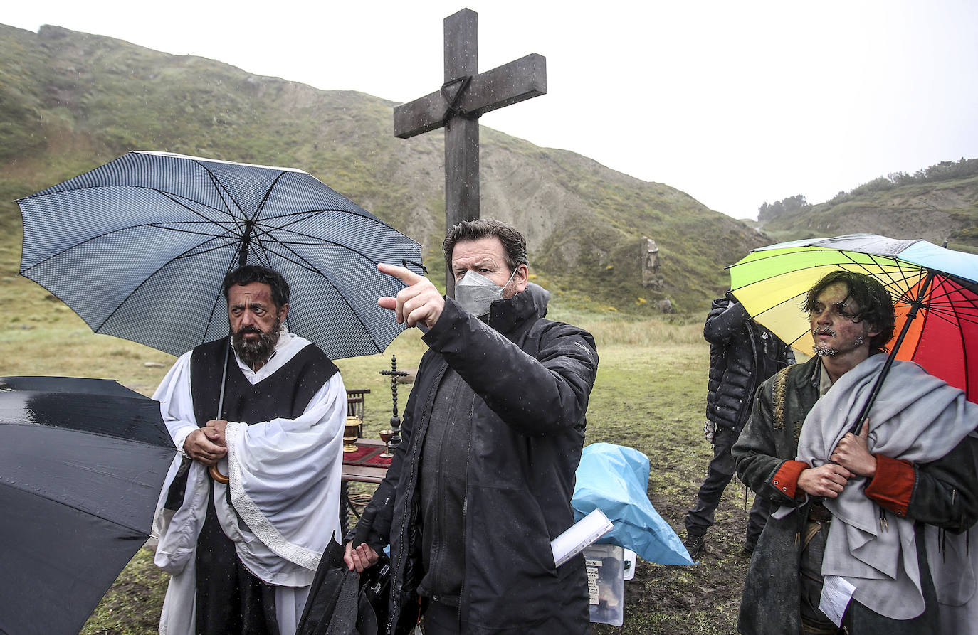 Fotos: Rodaje de Elcano en la playa de Azkorri, en imágenes