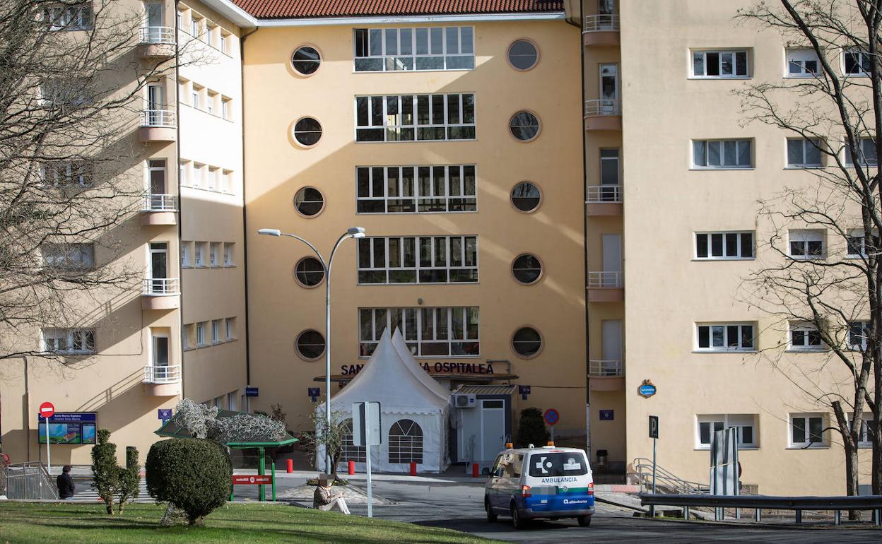 El escándalo en el hospital de Santa Marina se saldó con la dimisión de Sabas. 