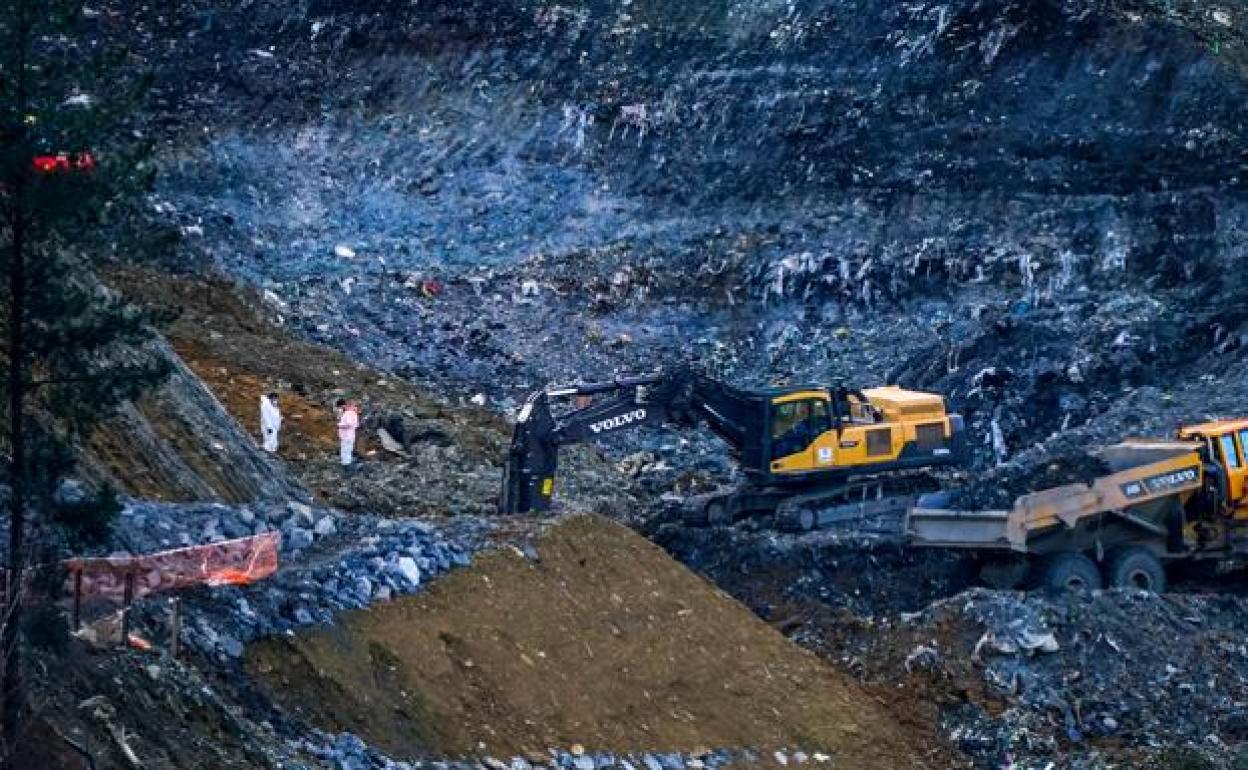 Máquinas trabajando en una de las zonas en la búsqueda de restos de Joaquín. 