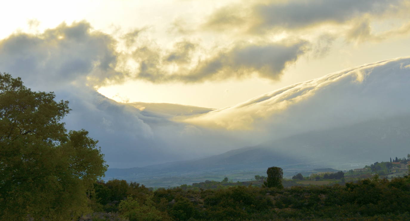 Fotos: La &#039;avalancha&#039; de nubes, un espectáculo visual en Rioja Alavesa