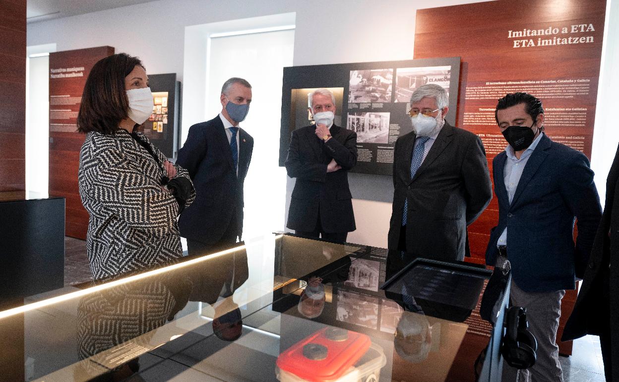 Urkullu, en una visita a las instalaciones del Memorial. 