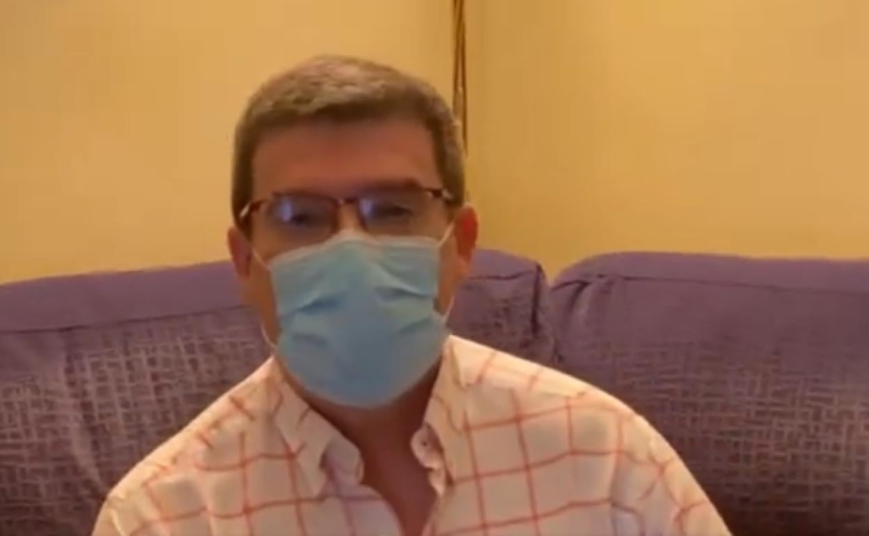 Aburto reconoce que está «bien, aunque débil» y que ya sale a la calle