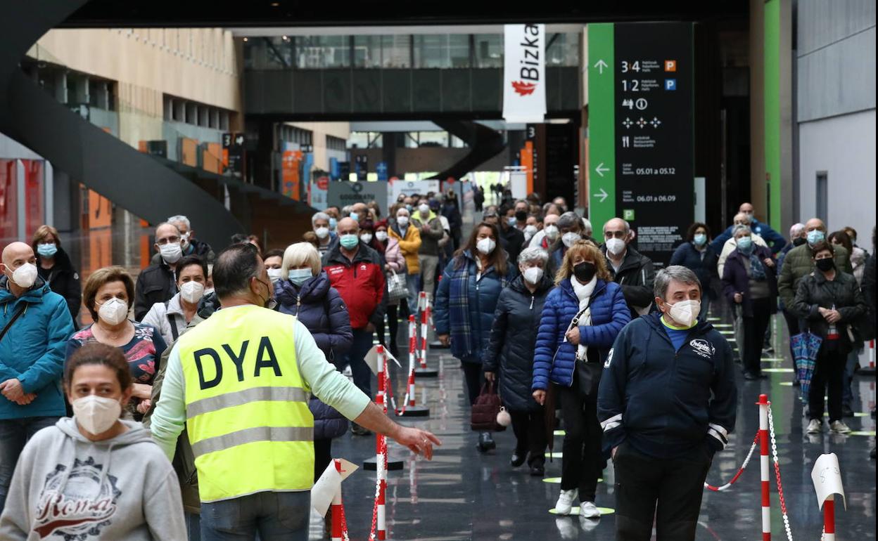 El BEC registró colas para vacunarse durante el pasado fin de semana. 
