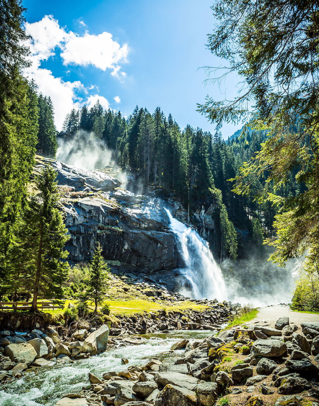 Cascada en el Lago Stillup (Austria) 