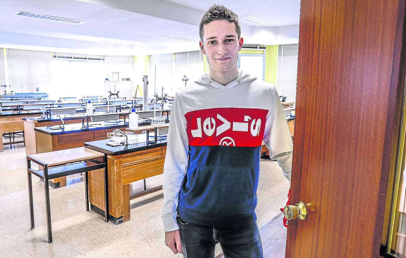 A Mikel Martínez le gustaría trabajar en investigación o en el área de I+D de alguna empresa. 