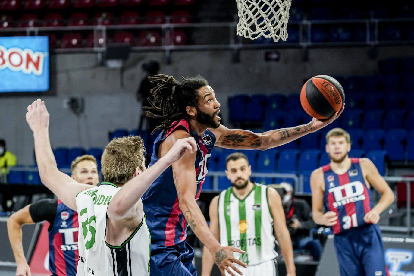 Fotos: Las mejores imágenes del Baskonia-Joventut