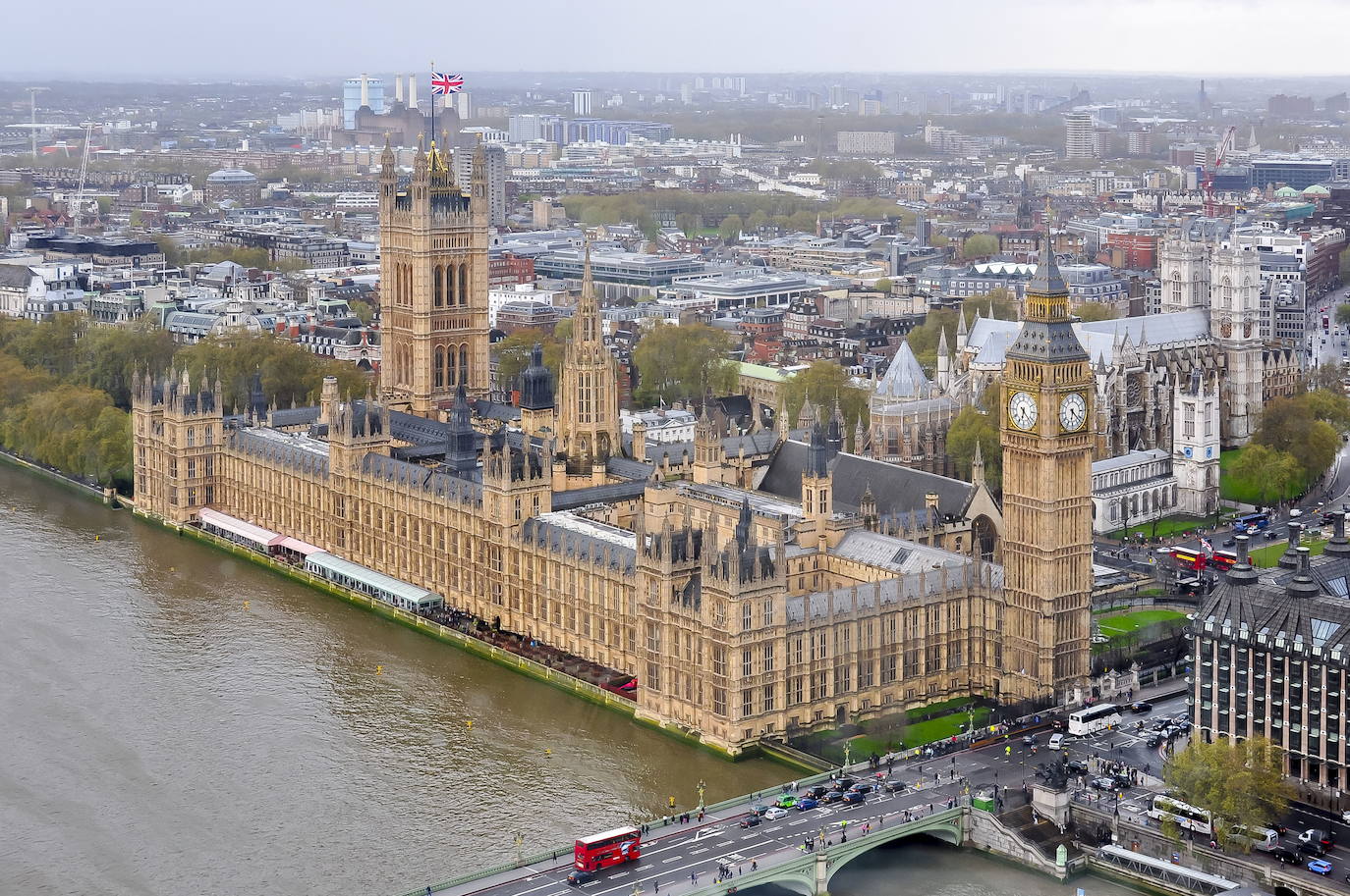 7.- Londres, Inglaterra: 63 multimillonarios | La ciudad del Reino Unido tiene siete multimillonarios más que en el año pasado. Con un patrimonio total de 316.1 mil millones de dólares, se calcula que los residentes millonarios de la ciudad son 37% más ricos de lo que fueron en 2020. Su residente más rico es Len Blavatnik, con 32.000 millones de dólares.