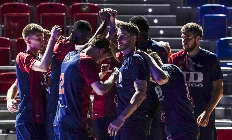 Piña del Baskonia antes de enfrentarse al Joventut