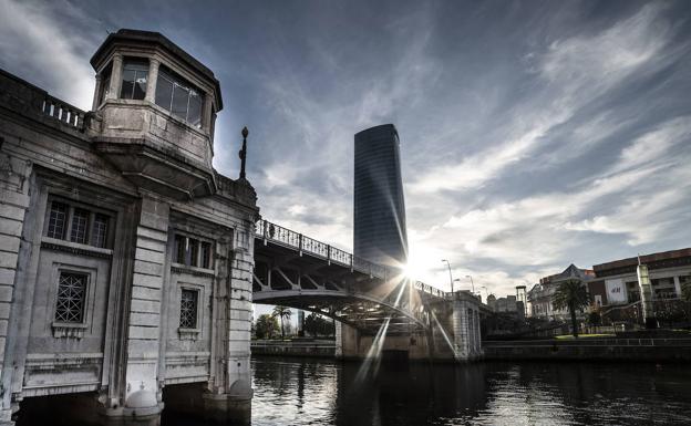 Vista del puente de Deusto.