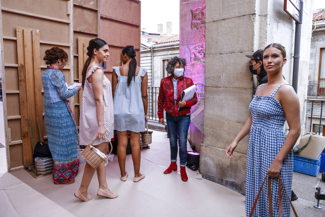 Fotos: Los Arquillos acogen la Pasarela Gasteiz On con la presencia de nuevos diseñadores