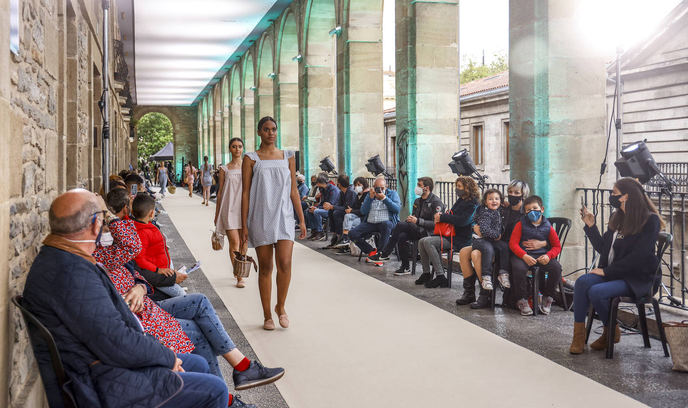 Fotos: Los Arquillos acogen la Pasarela Gasteiz On con la presencia de nuevos diseñadores