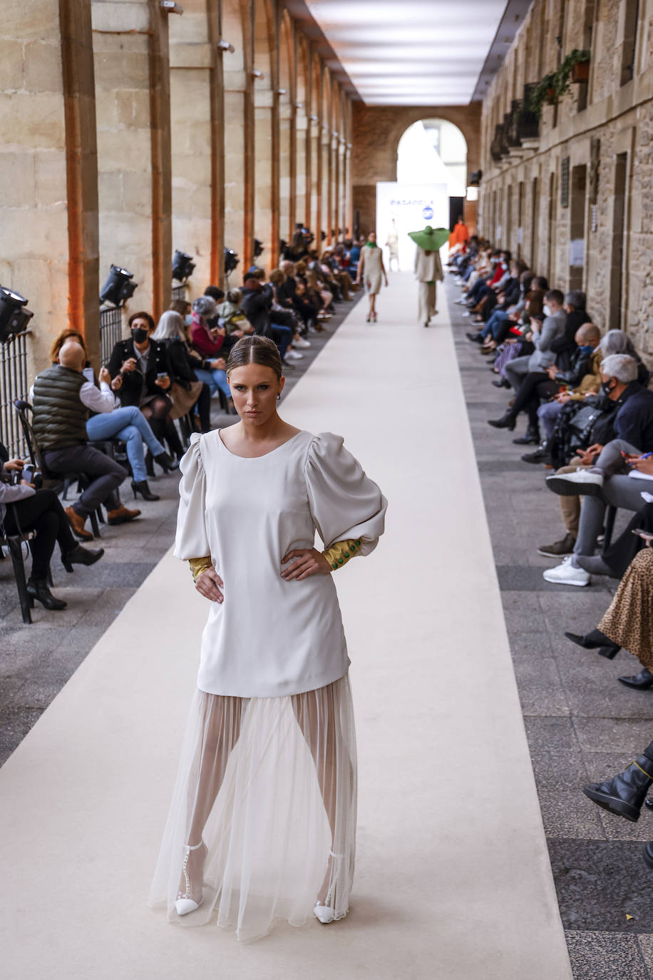 Fotos: Los Arquillos acogen la Pasarela Gasteiz On con la presencia de nuevos diseñadores