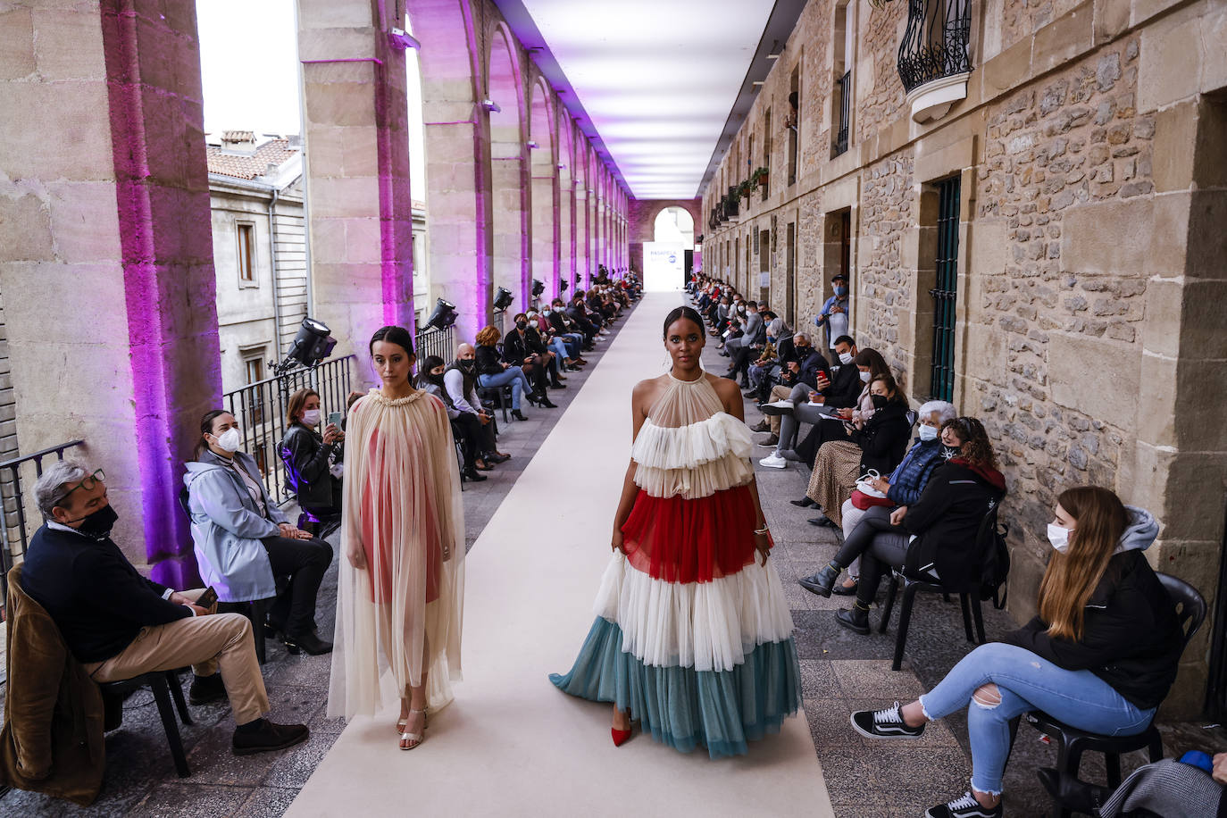 Fotos: Los Arquillos acogen la Pasarela Gasteiz On con la presencia de nuevos diseñadores