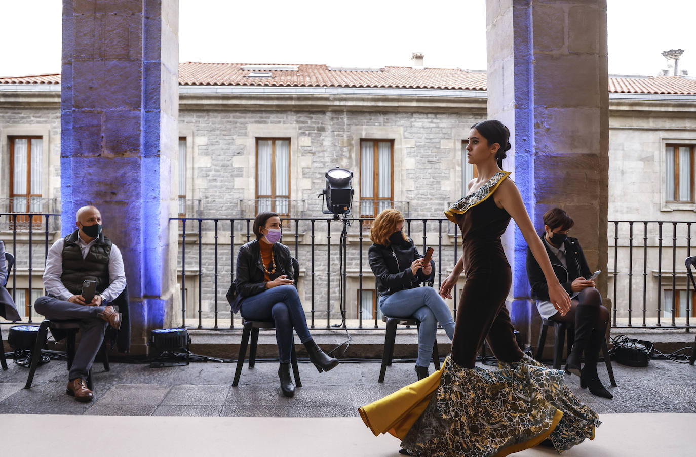 Fotos: Los Arquillos acogen la Pasarela Gasteiz On con la presencia de nuevos diseñadores