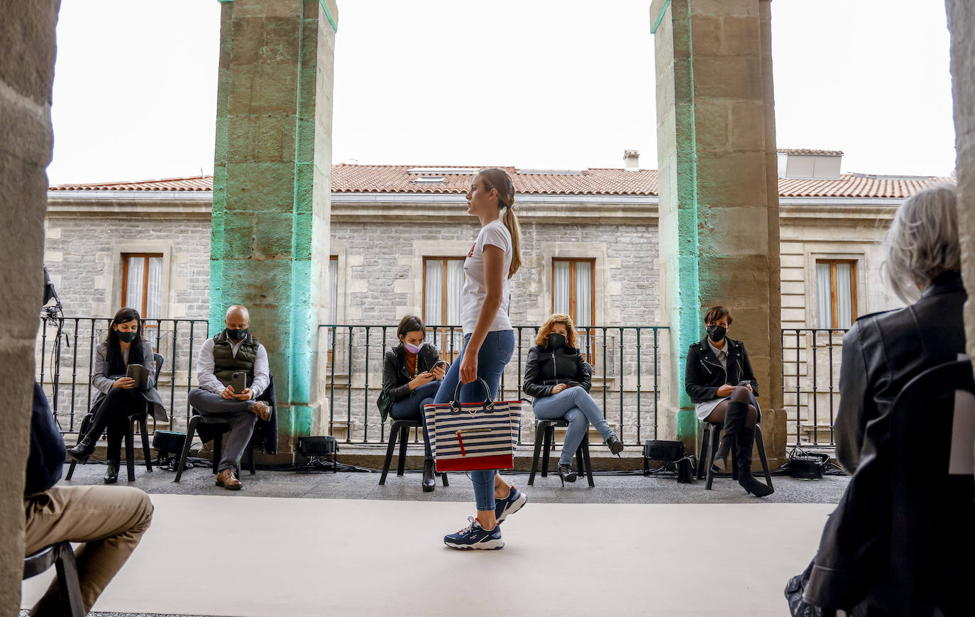 Fotos: Los Arquillos acogen la Pasarela Gasteiz On con la presencia de nuevos diseñadores