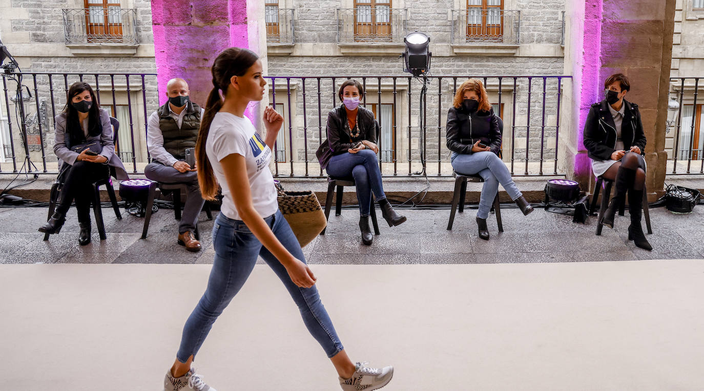 Fotos: Los Arquillos acogen la Pasarela Gasteiz On con la presencia de nuevos diseñadores