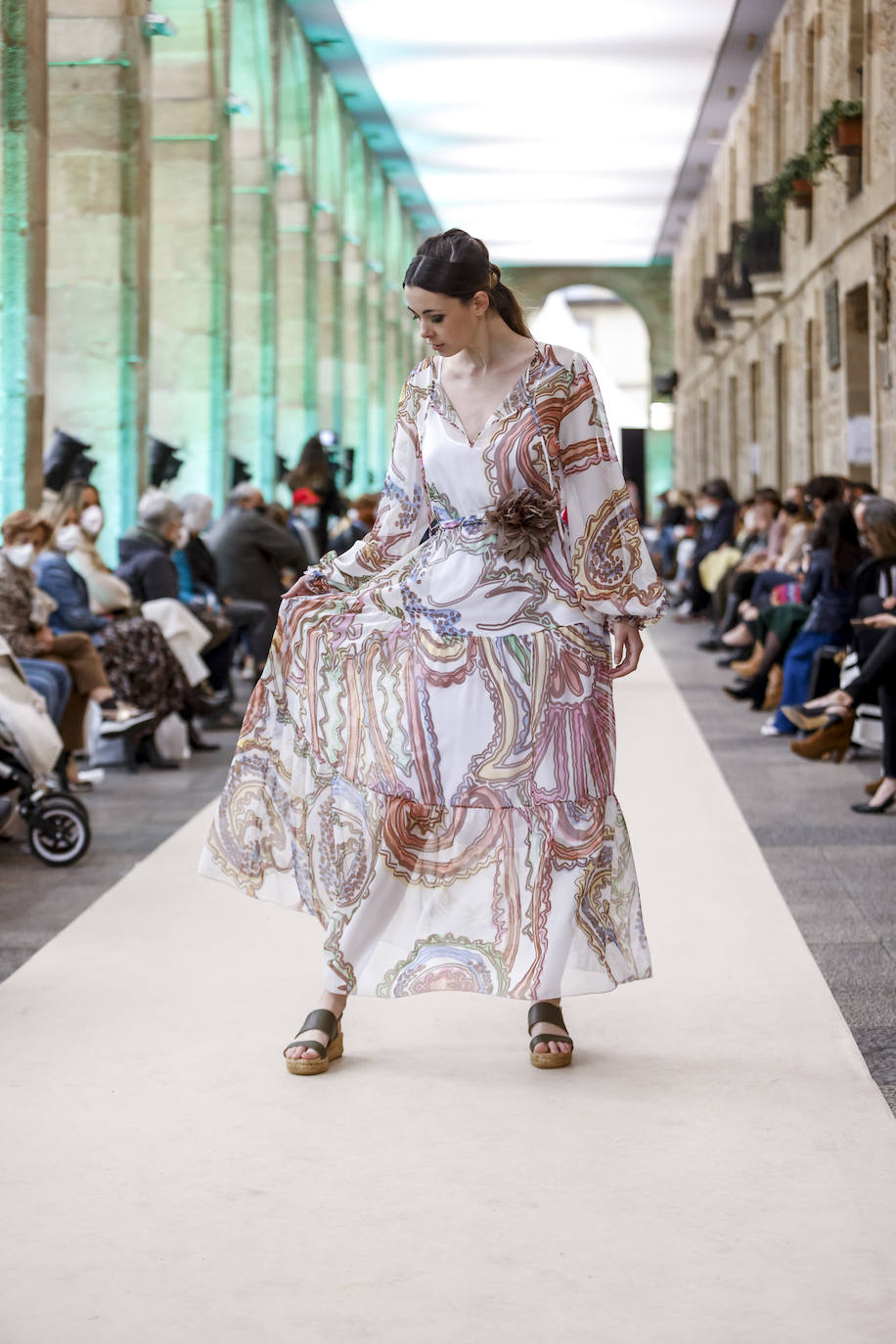 Fotos: Los Arquillos acogen la Pasarela Gasteiz On con la presencia de nuevos diseñadores