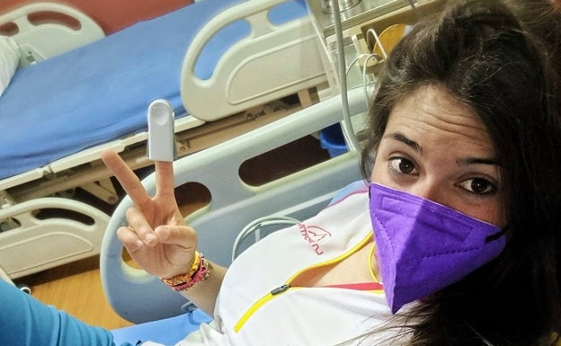 La andorrana Stefi Troguet, uno de los alpinistas que dio positivo en el CB del Dhaulagiri, en el hospital de Katmandú.