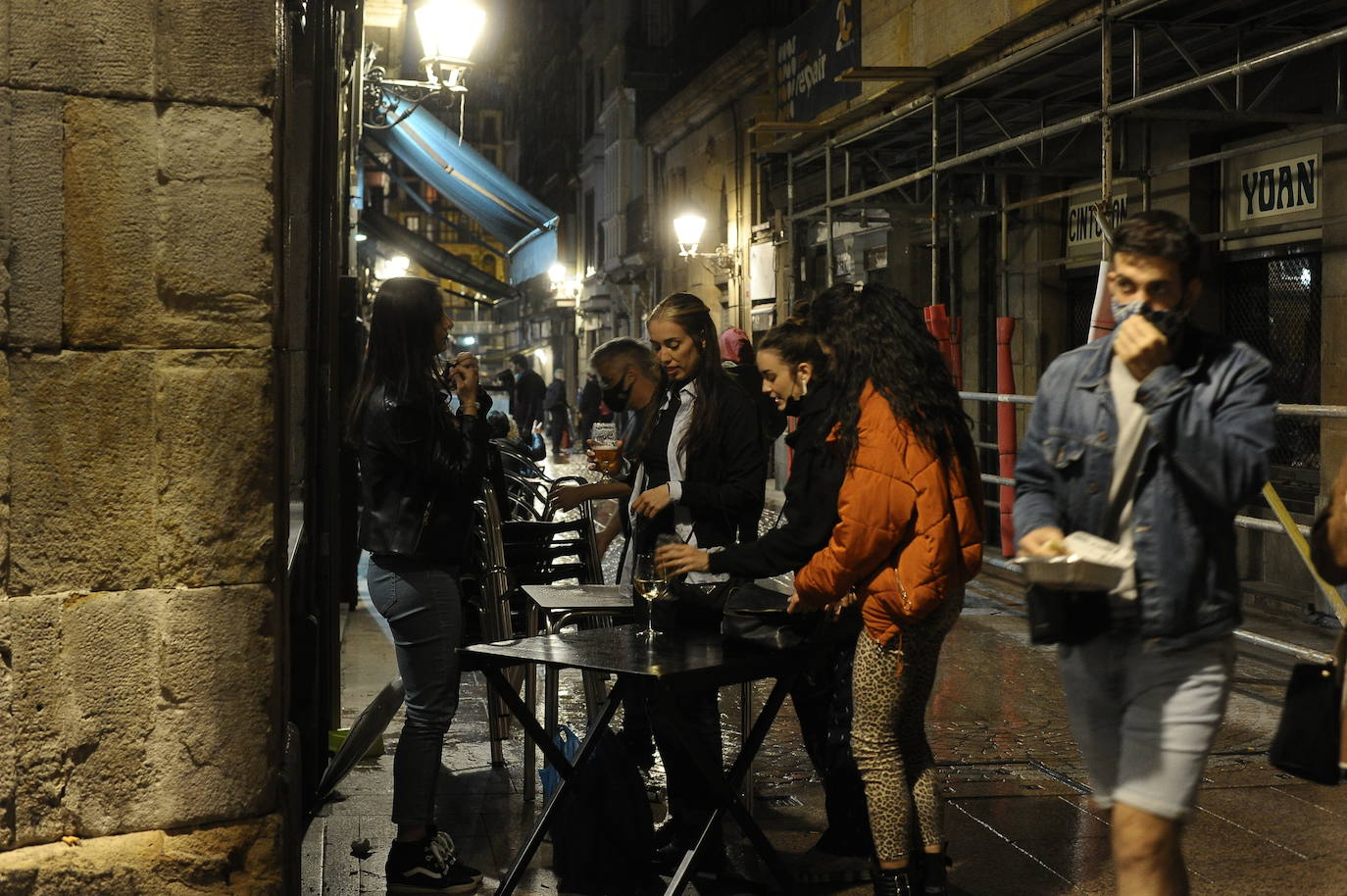 Fotos: Ambientazo en el Casco Viejo y Ledesma y botellones en Doña Casilda