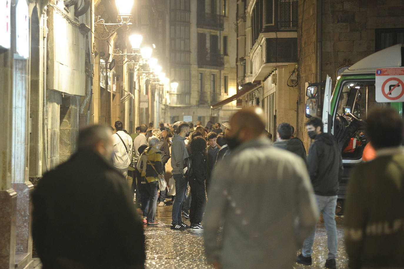 Fotos: Ambientazo en el Casco Viejo y Ledesma y botellones en Doña Casilda