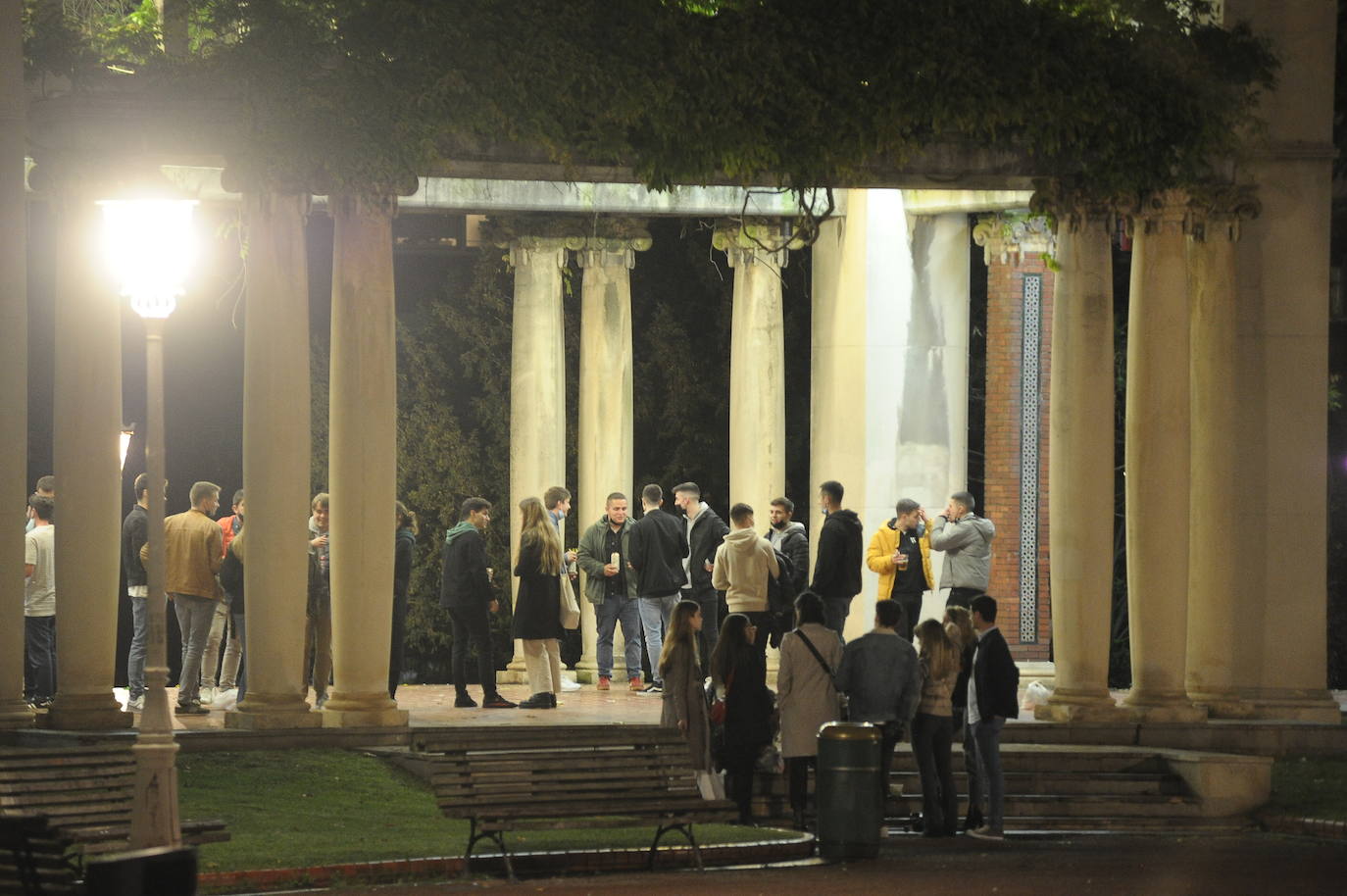 Fotos: Ambientazo en el Casco Viejo y Ledesma y botellones en Doña Casilda