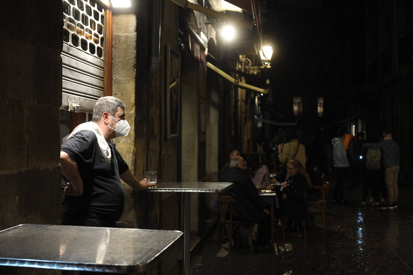 Fotos: Ambientazo en el Casco Viejo y Ledesma y botellones en Doña Casilda