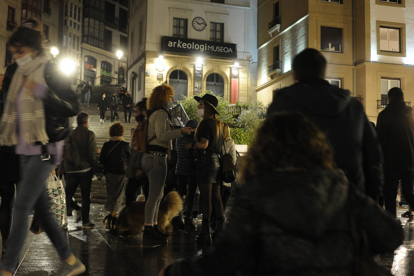 Fotos: Ambientazo en el Casco Viejo y Ledesma y botellones en Doña Casilda