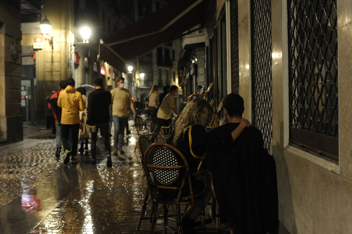 Fotos: Ambientazo en el Casco Viejo y Ledesma y botellones en Doña Casilda