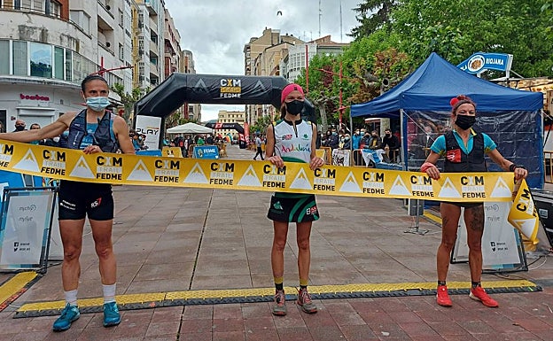 Podio femenino en Mirada. De izquierda a derecha, Maite Maiora, Patricia Pineda y Beatriz Sánchez.