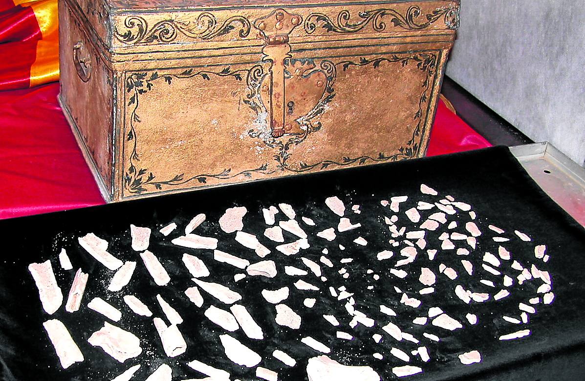 Cofre con huesos de Colón en la catedral de Sevilla.