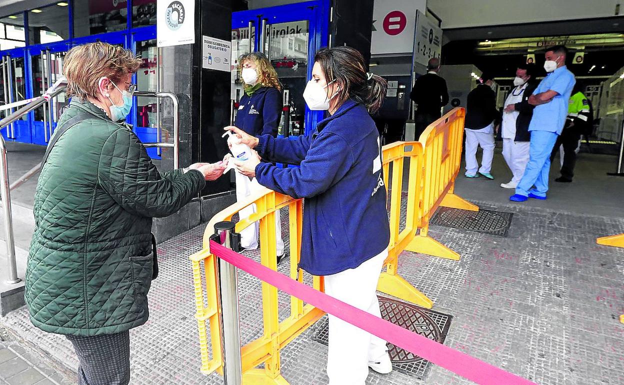 Sanidad avala que Pfizer sea la segunda dosis de 83.000 vascos vacunados con AstraZeneca