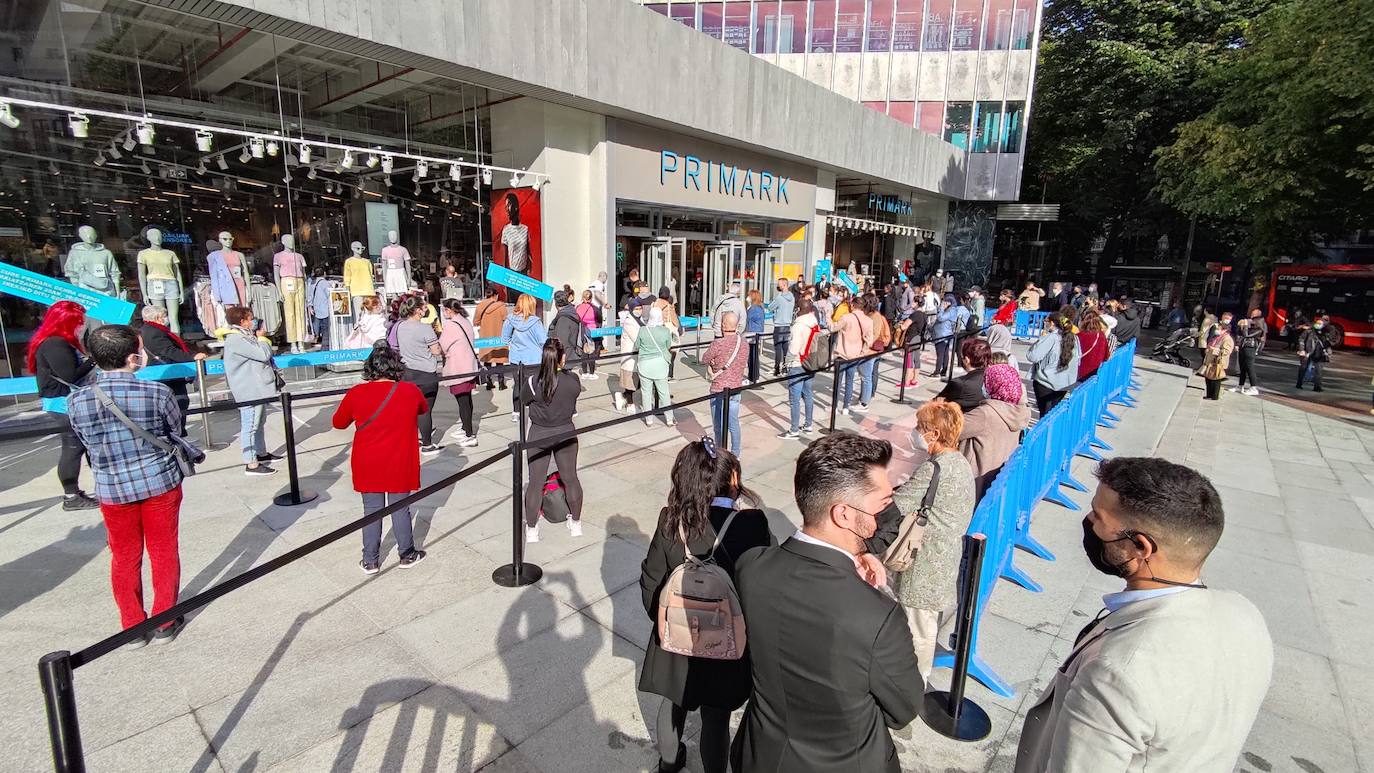 Fotos: Colas en la apertura del Primark de Bilbao