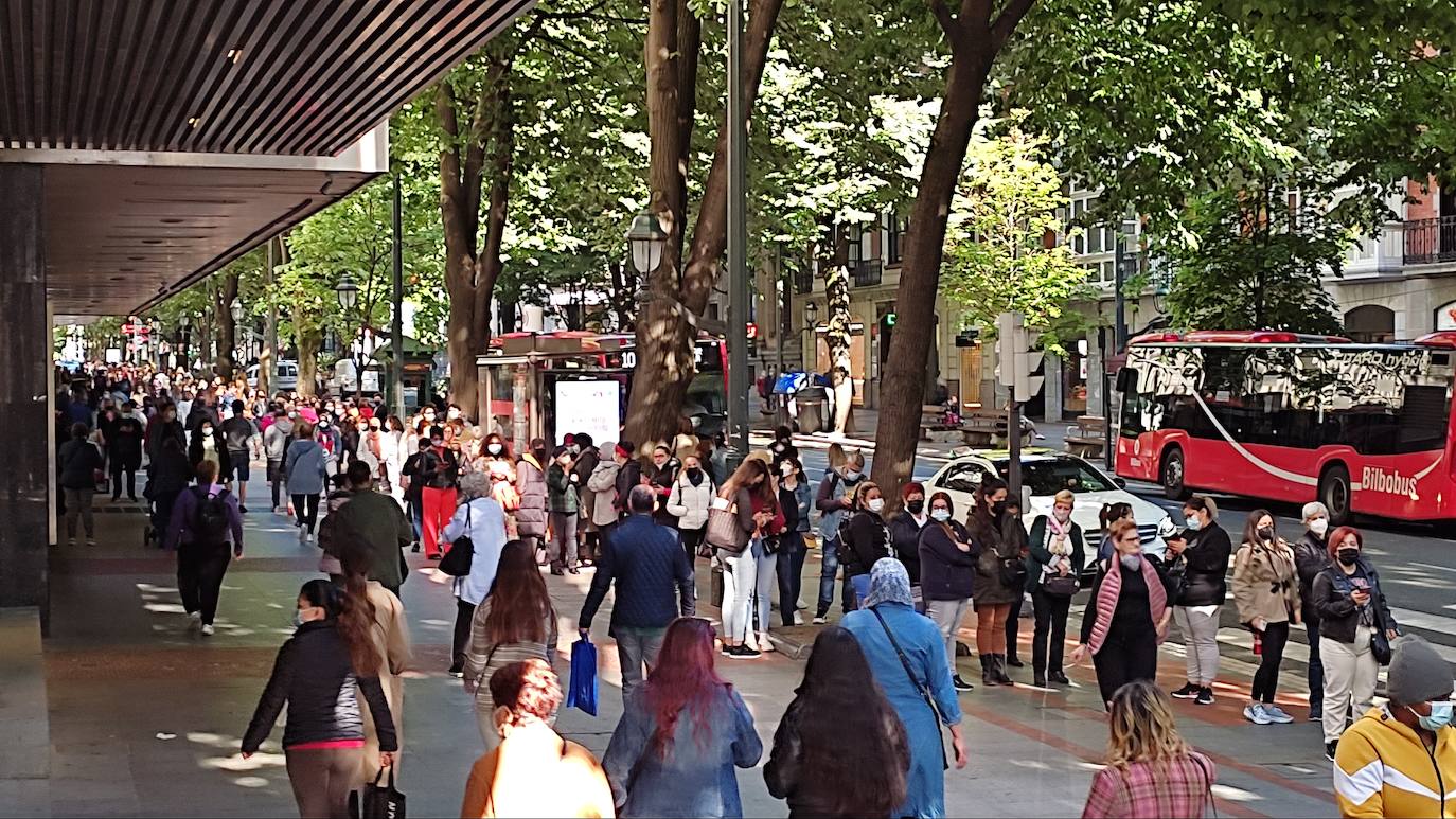 Fotos: Colas en la apertura del Primark de Bilbao