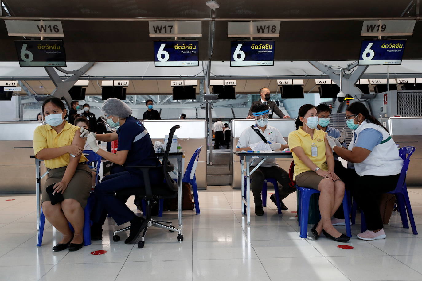 Vacunódoromoe en el aeropuerto de Bnagkok, en Tailandia.