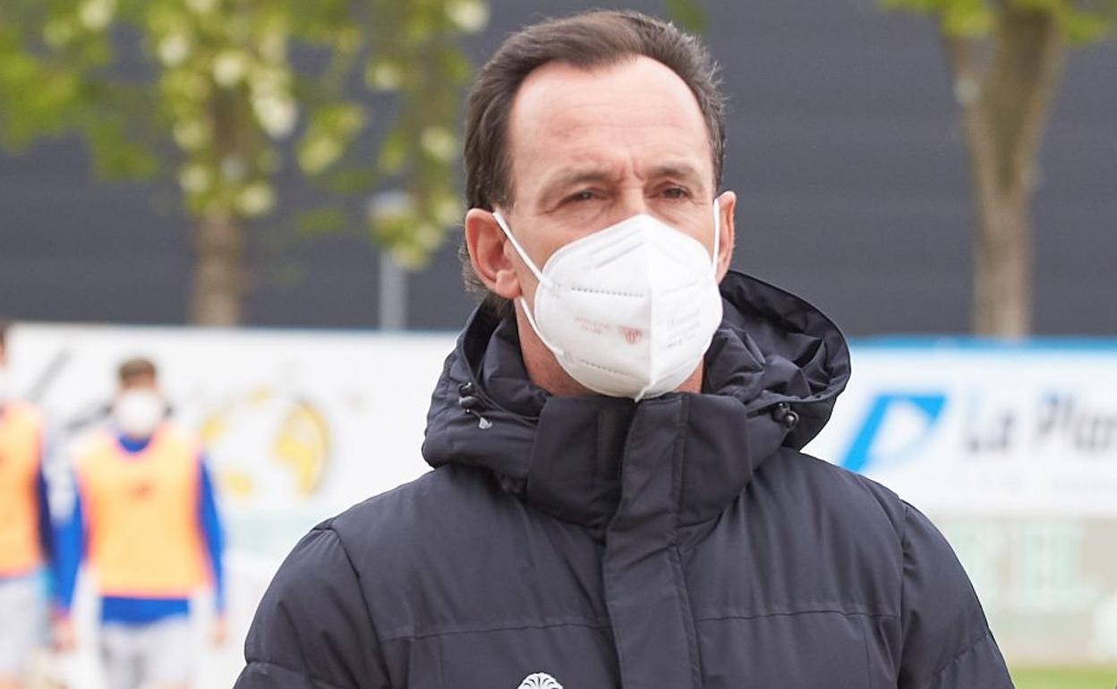 El entrenador del Bilbao Athletic, Joseba Etxeberria. 