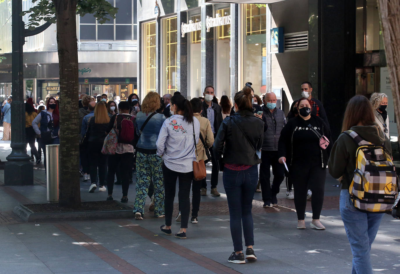 Fotos: Colas en la apertura del Primark de Bilbao