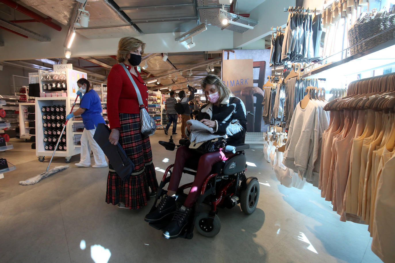 Fotos: Colas en la apertura del Primark de Bilbao