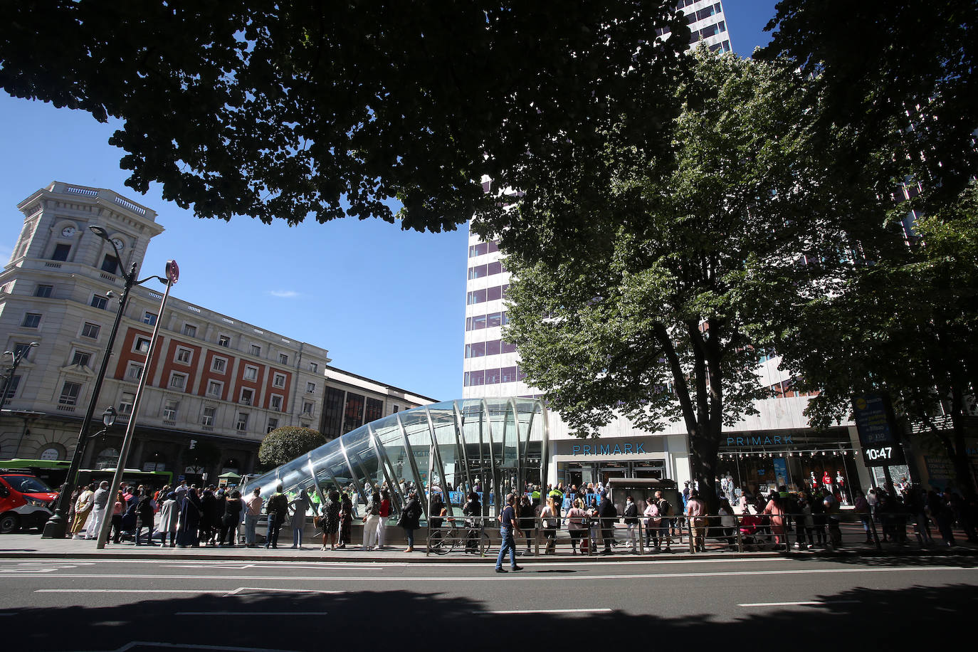 Fotos: Colas en la apertura del Primark de Bilbao