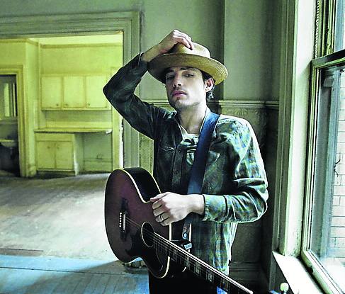 Jakob Dylan, con sombrero y acústica, a lo ‘Nashville Skyline’.