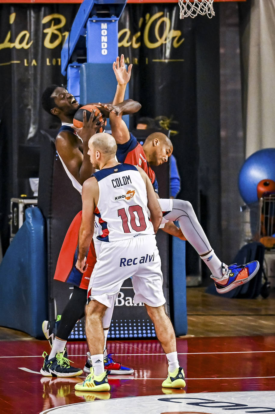 Fotos: Las mejores imágenes del Manresa-Baskonia