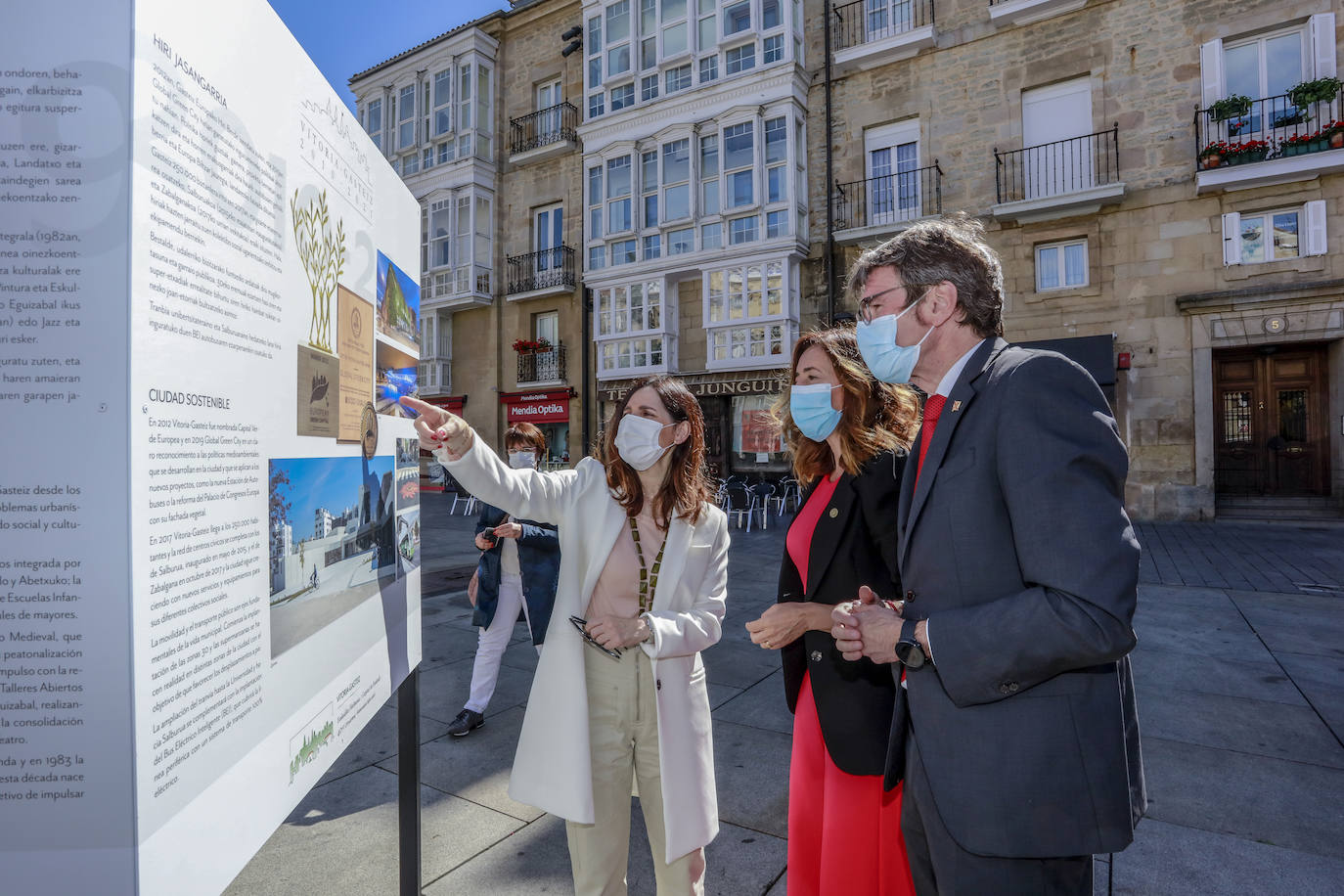 Fotos: Vitoria conmemora sus 41 años como capital de Euskadi