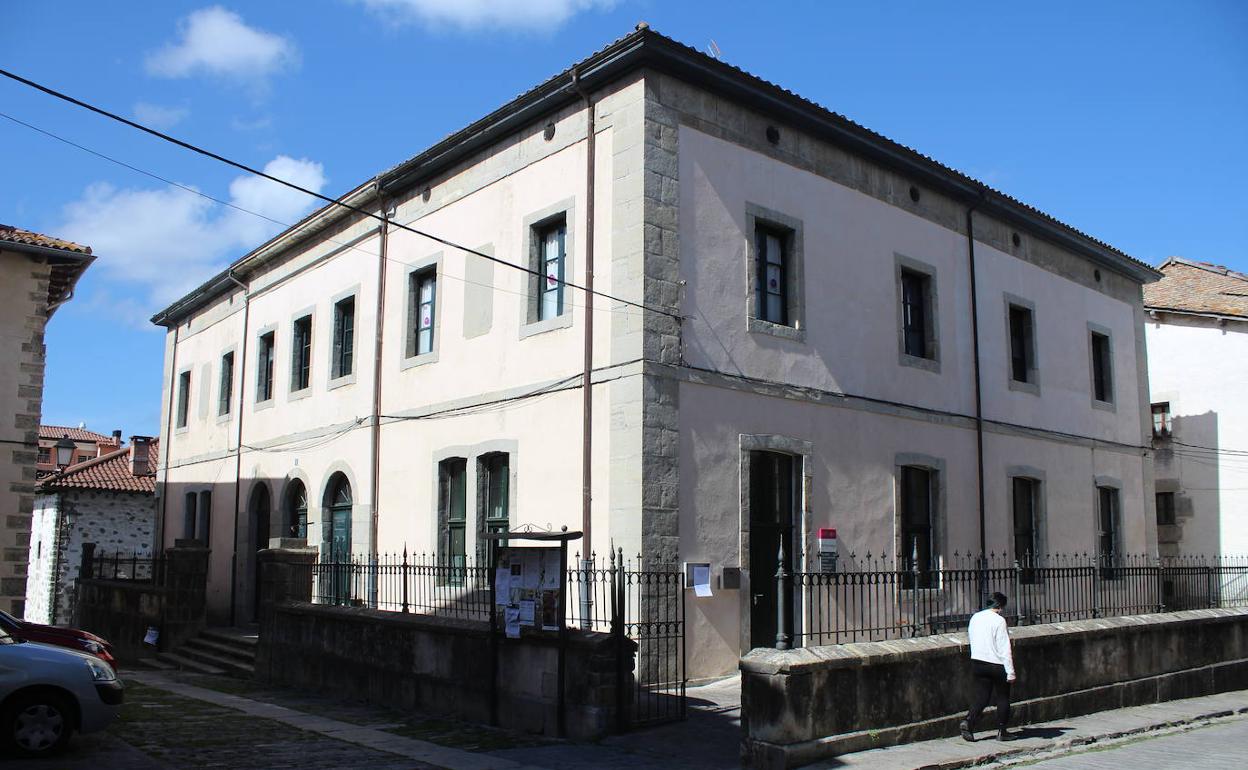 El edificio ofrecerá nuevos espacios a las asociaciones cuando esté terminado. 